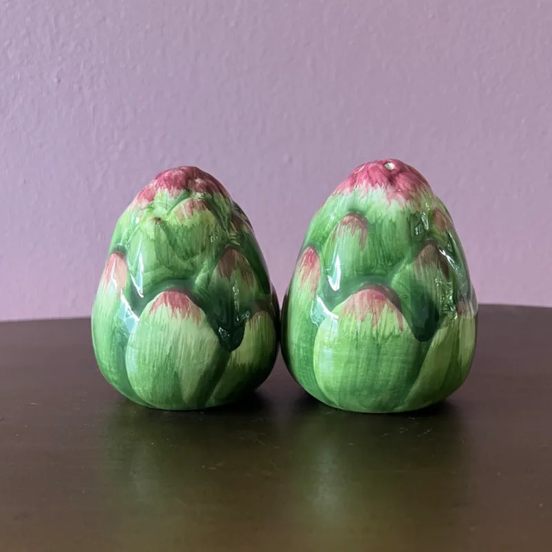 peper- en zoutstel vorm van artisjok