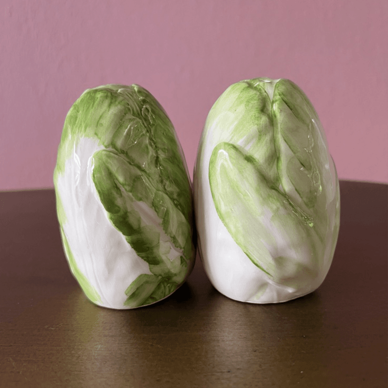 peper- en zoutstel vorm van andijvie groen