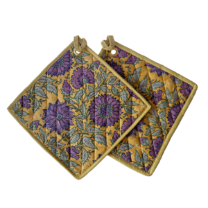 pannenlappen geel met paarse bloemen en bladeren