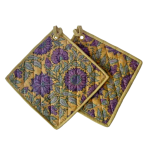 pannenlappen geel met paarse bloemen en bladeren