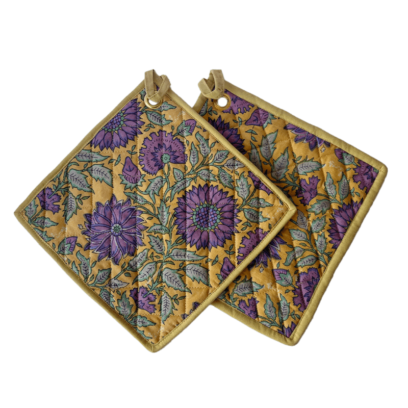 pannenlappen geel met paarse bloemen en bladeren