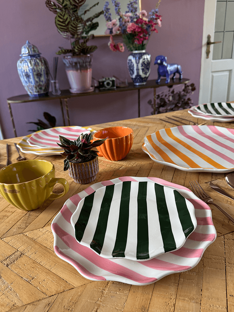 Handgemaakt pastel servies - kleurrijke tafeldecoratie