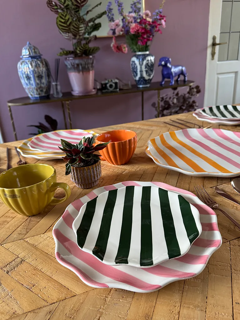 Handgemaakt pastel servies - kleurrijke tafeldecoratie